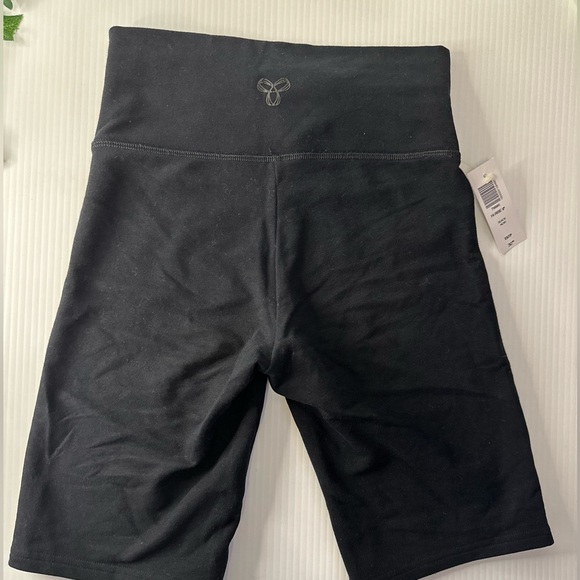 Aritzia TNA Chill 9” Biker short - Picture 8 of 8